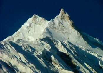 Autumn Climbing: More than 450 people took climbing permits