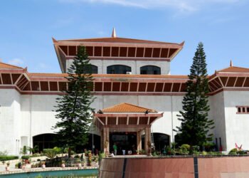 New lawmakers taking oath today