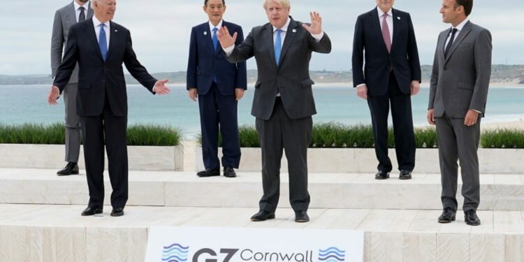 EU, G7 impose price caps on Russian petroleum products