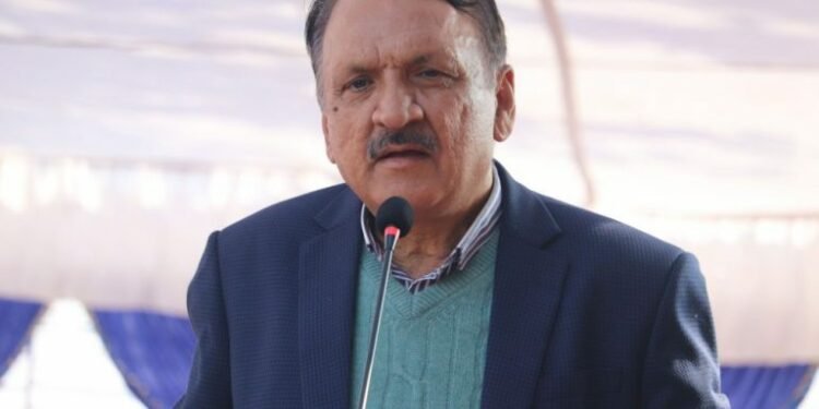 FM calls for govt, private sector to come together to resolve economic issues