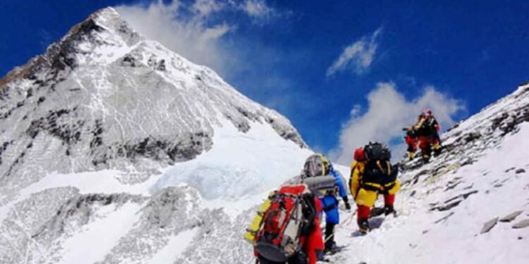 Over 400 granted Sagarmatha climbing permit
