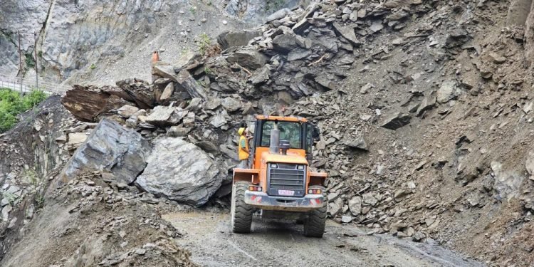 Narayangarh-Muglin road blocked again due to landslide