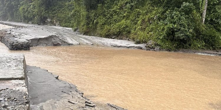 Melamchi-Helambu road section obstructed