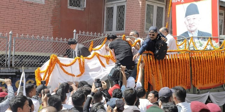Nembang’s funeral procession begins