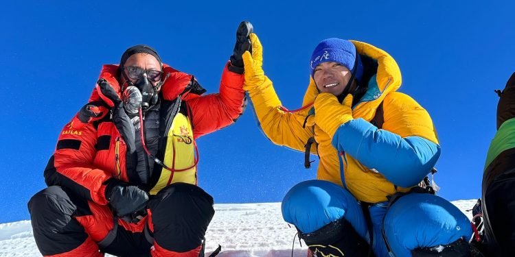 Seven Summit’s Chairman Mingma and his cousin Nima Rinji Sherpa successfully climb Mt Dhaulagiri