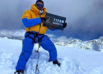 Three climbers scale Mt Baruntse with Seven Summit Treks  