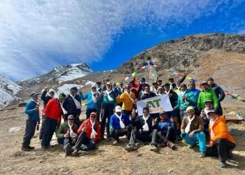 Two climbers scale Putha Hiunchuli