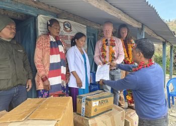 Chepangs receive medicines in Chitwan