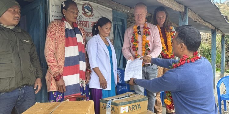 Chepangs receive medicines in Chitwan