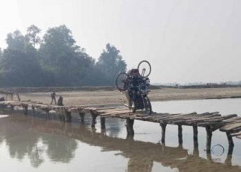Kanchanpur locals risk lives crossing Doda river without concrete bridge  