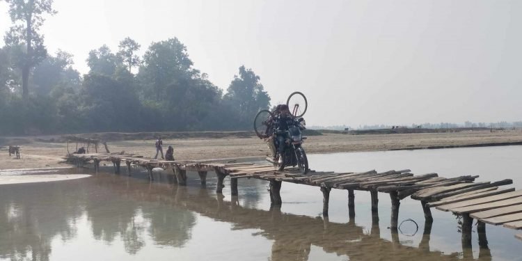 Kanchanpur locals risk lives crossing Doda river without concrete bridge  
