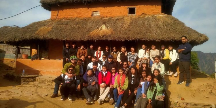 Tourists prefer houses with thatched roofing