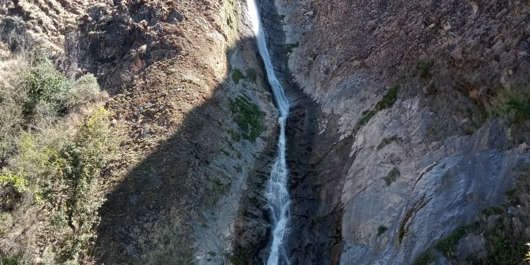 Chamla waterfall at Gadaraya drawing crowds