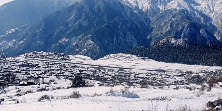 Light snowfall along with rain today