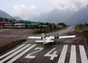 Tourists suffer after flight disruption