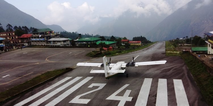 Tourists suffer after flight disruption
