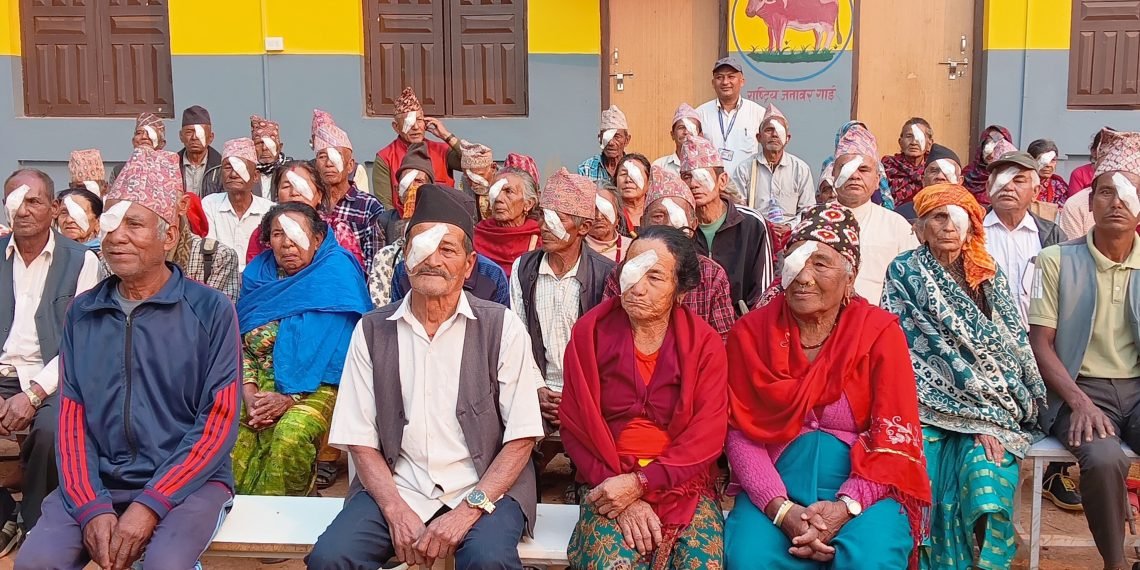 1000 people receives service from free eye camp