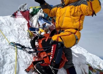 Dawa Finjok climbs Everest for record three times in 8 days
