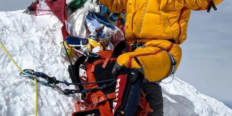 Dawa Finjok climbs Everest for record three times in 8 days