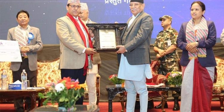 Dr Giri gets ICT Excellence Award 2024
