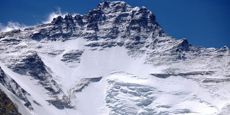 Roundup of Lhotse summit: At least 21 climbers scale the peak with SST