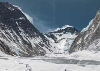 Seven Summit Treks’ fixing team summits Lhotse