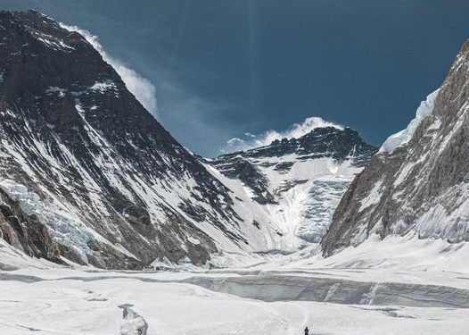 Seven Summit Treks’ fixing team summits Lhotse