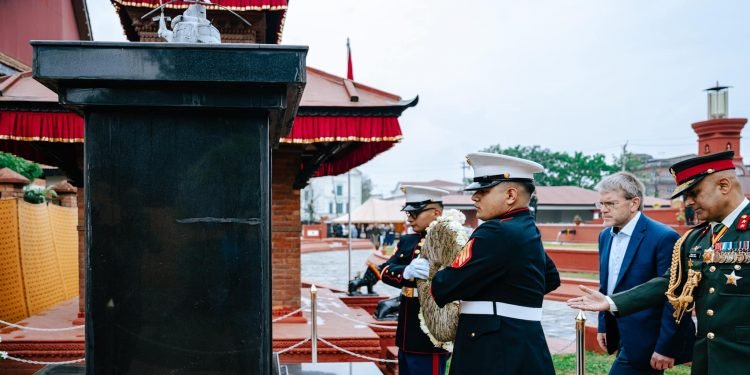 U.S. Ambassador Thompson attends wreath laying ceremony