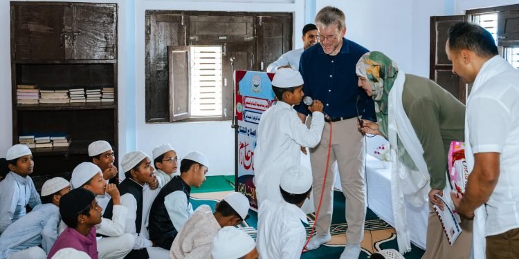 U.S. Embassy officials visit madrasa in Lumbini