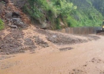 Landslide obstructs Araniko Highway