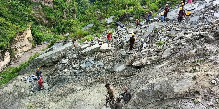 Beni-Jomsom road: ‘Rick Anchoring’ to prevent landslide in Baisari cliff