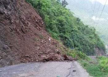 Landslide blocks Dharan-Dhankuta road