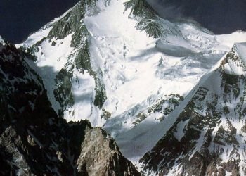 Eight climbers scale Gasherbrum I