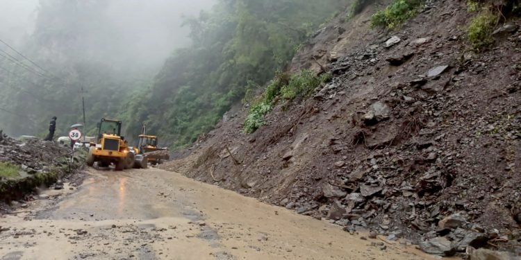 One-way traffic resumes on Prithvi Highway