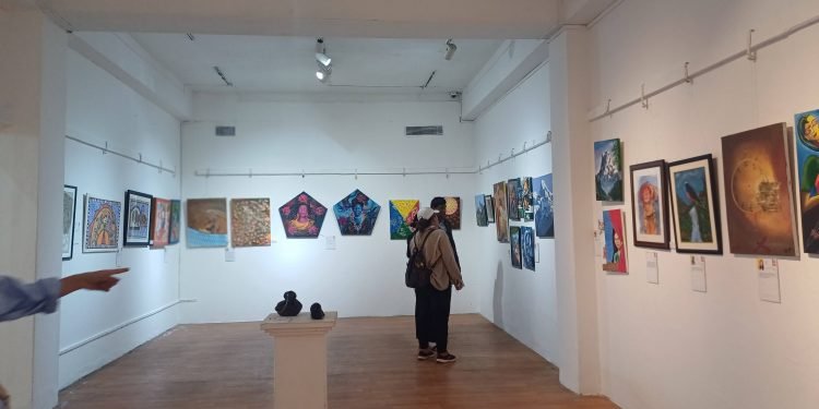 Tri-nation painting exhibition expected to foster bonhomie among artists and art lovers