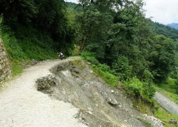 Ghodepani roadway obstructed