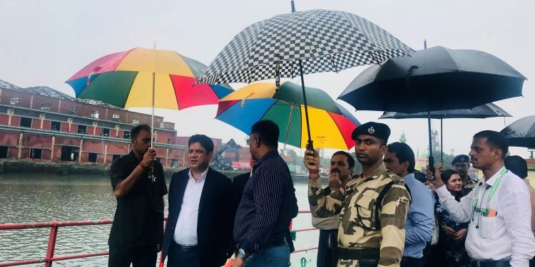 Minister Bhandari visits Kolkata Port