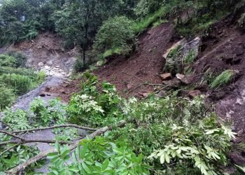 Beni-Darbang road obstructed by landslide