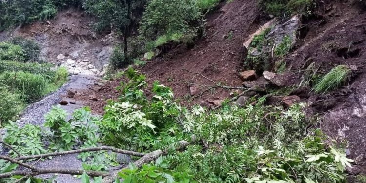 Beni-Darbang road obstructed by landslide