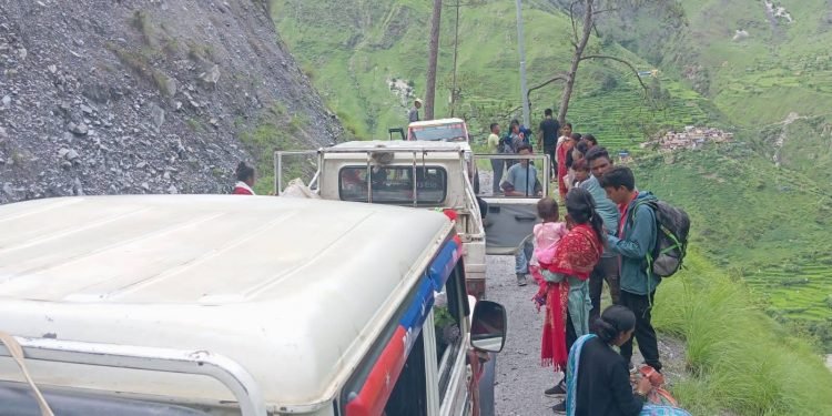 Gamgadhi-Tarapani-Sorukot roadway disrupted due to landslide