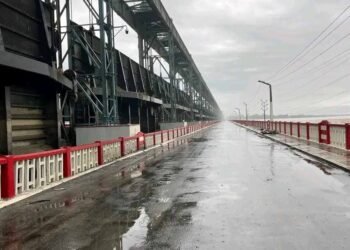 All traffic via Koshi Barrage closed as water flow crosses alarming level