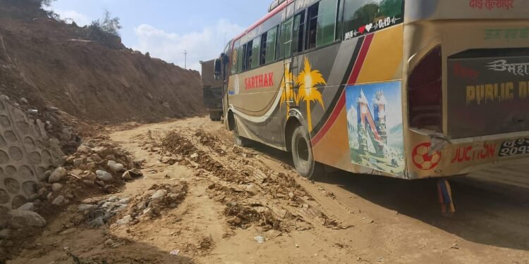 Traffic resumes one-way in Daunne