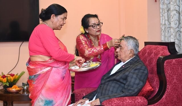 President receives ‘tika’ from sisters