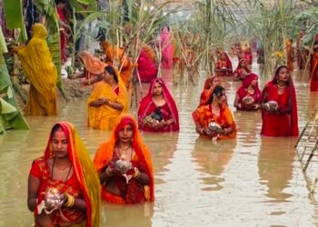 Chhath festival concludes by offering worship to rising Sun