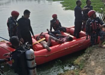 Underwater rescuers fish out two persons missing in pond