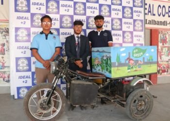 Students in Lalbandi build EV tractor
