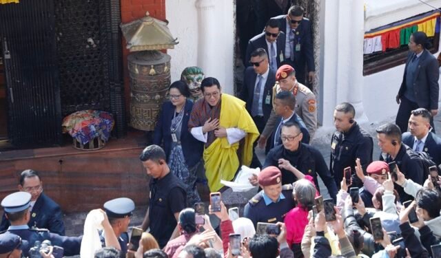 Bhutanese monarch pays homage to Swoyambhunath
