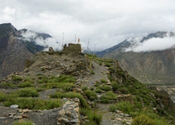Historic Gharapjhong Fort turning into ruins