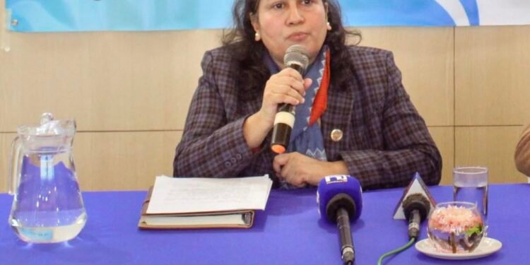 Education Minister pledges to connect Yoga to classroom