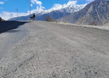 Subpar blacktopping on Gharapjhong road